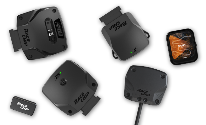 Divers modules de tuning RaceChip sont disposés en cercle autour d’un grand cercle orange portant l’inscription « 15 % » – une référence à une offre promotionnelle.
