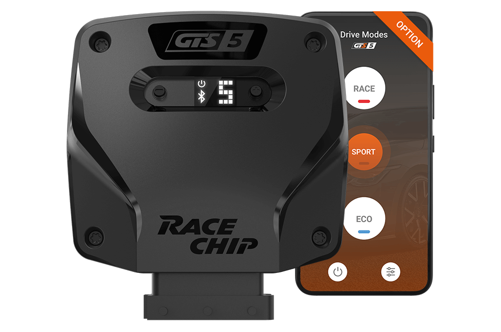 Boîtier RaceChip GTS 5 à côté d'un smartphone affichant l'appli en option avec les modes de conduite RACE, SPORT et ECO.